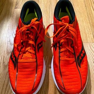 NWOT Saucony Kinvaras